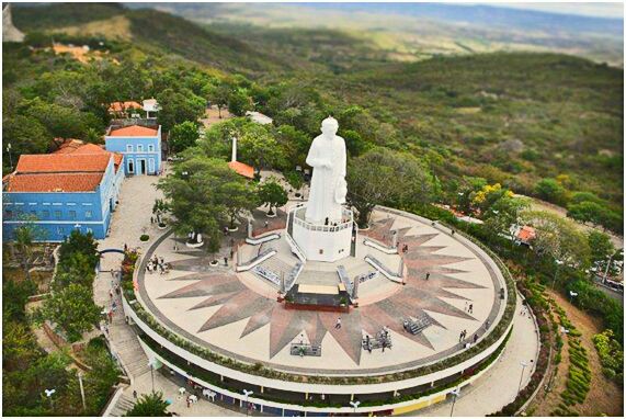 Juazeiro do Norte: Roteiro de Fé e Cultura em Excursões Rodoviárias
